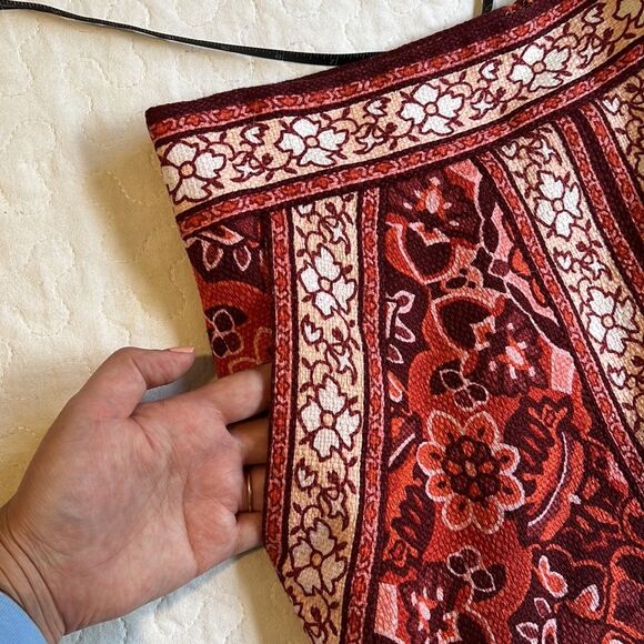 LOFT Pencil Skirt, Stained Glass Tapestry, Maroon Red, SIZE 6 - Picture 4 of 9